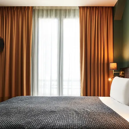 Hotell Mercure Tour Eiffel Pont Mirabeau 4*