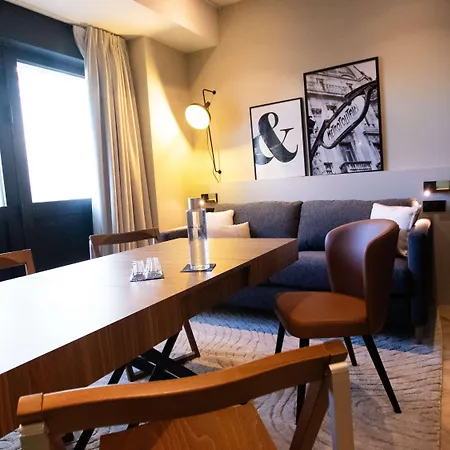 巴黎埃菲尔铁塔米拉波桥美居酒店 酒店 4*