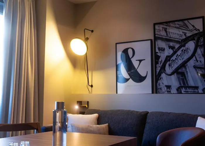 ホテル メルキュール トゥール エッフェル ミラボー橋