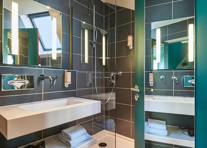 メルキュール トゥール エッフェル ミラボー橋 パリ