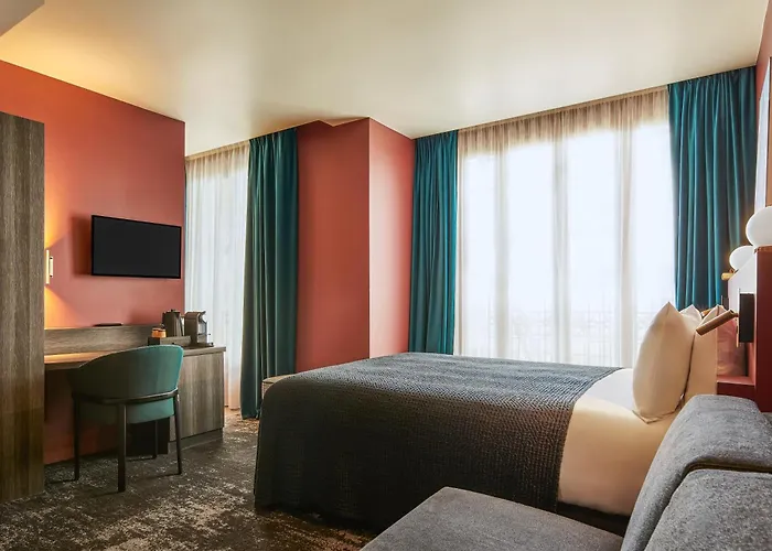 ホテル メルキュール トゥール エッフェル ミラボー橋 4*