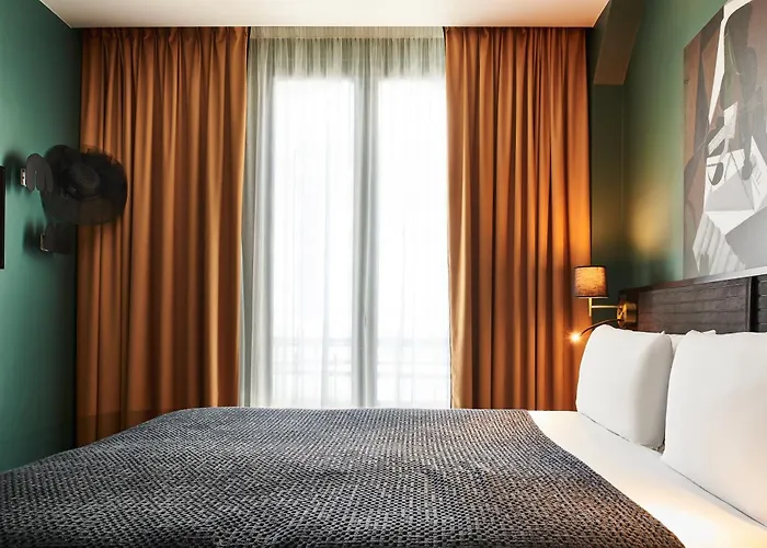 ホテル メルキュール トゥール エッフェル ミラボー橋 4*