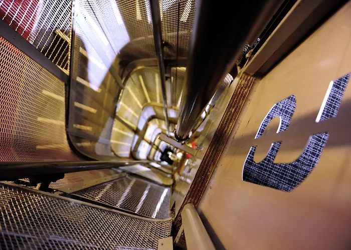 ホテル メルキュール トゥール エッフェル ミラボー橋