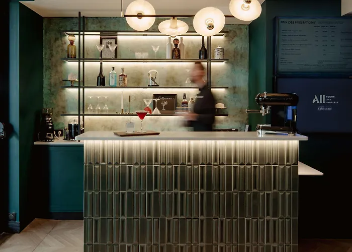 メルキュール トゥール エッフェル ミラボー橋 4*