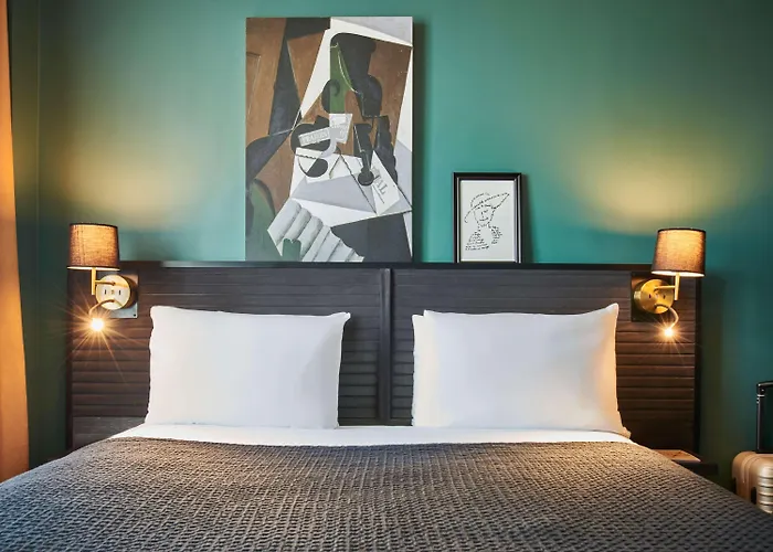 ホテル メルキュール トゥール エッフェル ミラボー橋 パリ