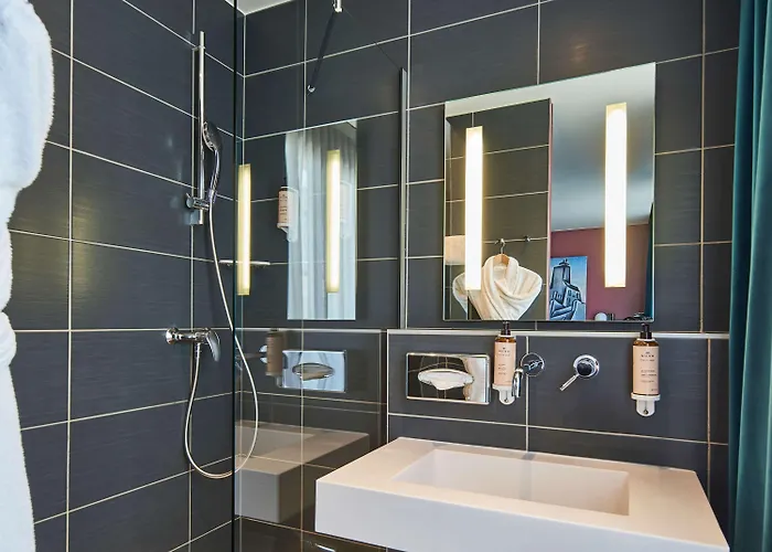 ホテル メルキュール トゥール エッフェル ミラボー橋 4*