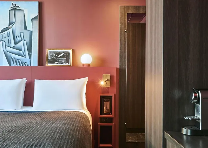 ホテル メルキュール トゥール エッフェル ミラボー橋 4*