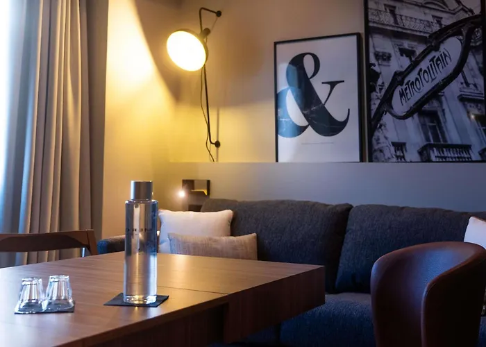 メルキュール トゥール エッフェル ミラボー橋 4*