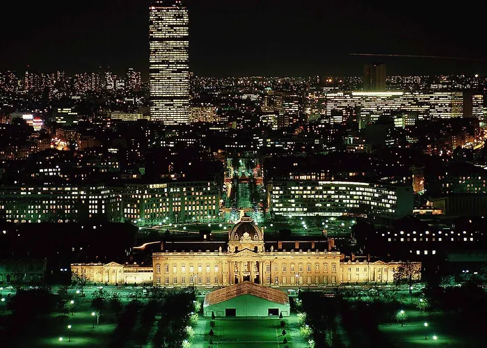 メルキュール トゥール エッフェル ミラボー橋 4*