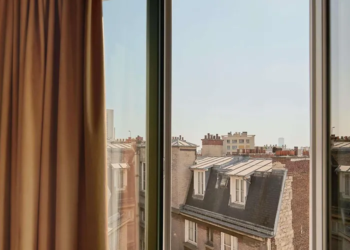 ホテル メルキュール トゥール エッフェル ミラボー橋 パリ