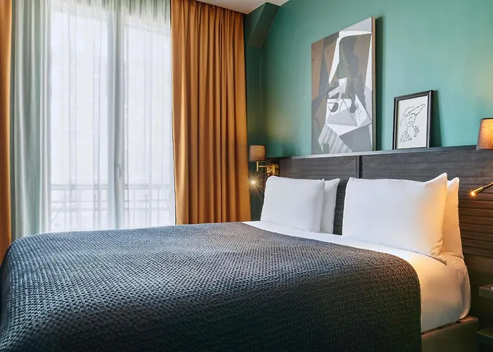 メルキュール トゥール エッフェル ミラボー橋 4*