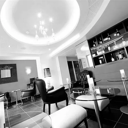 Mercure Tour Eiffel Pont Mirabeau Hotel