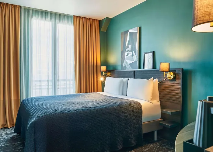 Mercure Tour Eiffel Pont Mirabeau מלון