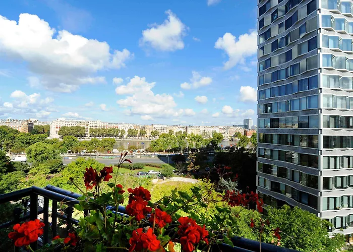 Mercure Tour Eiffel Pont Mirabeau מלון